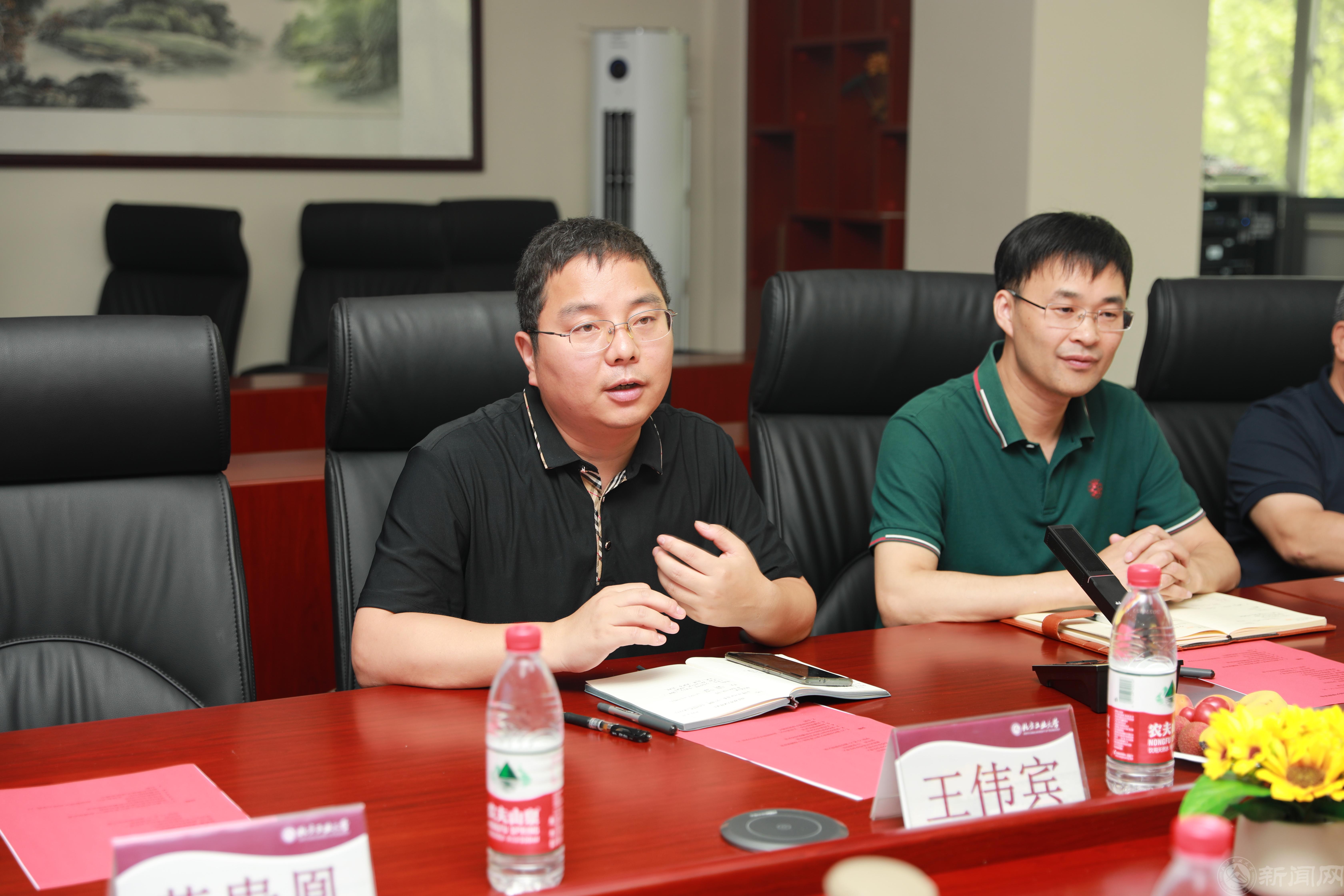 学院书记发言.JPG 学院书记发言.JPG