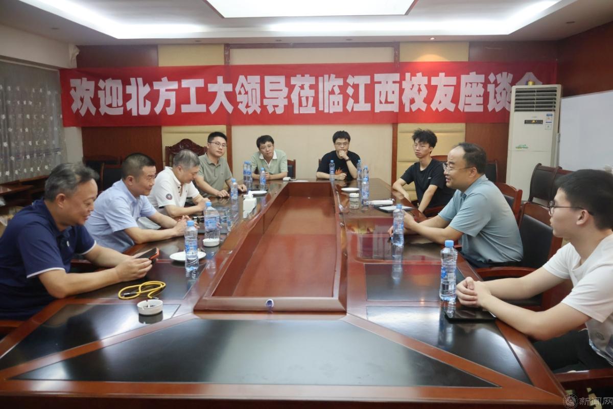 座谈会 小.jpg 座谈会 小.jpg