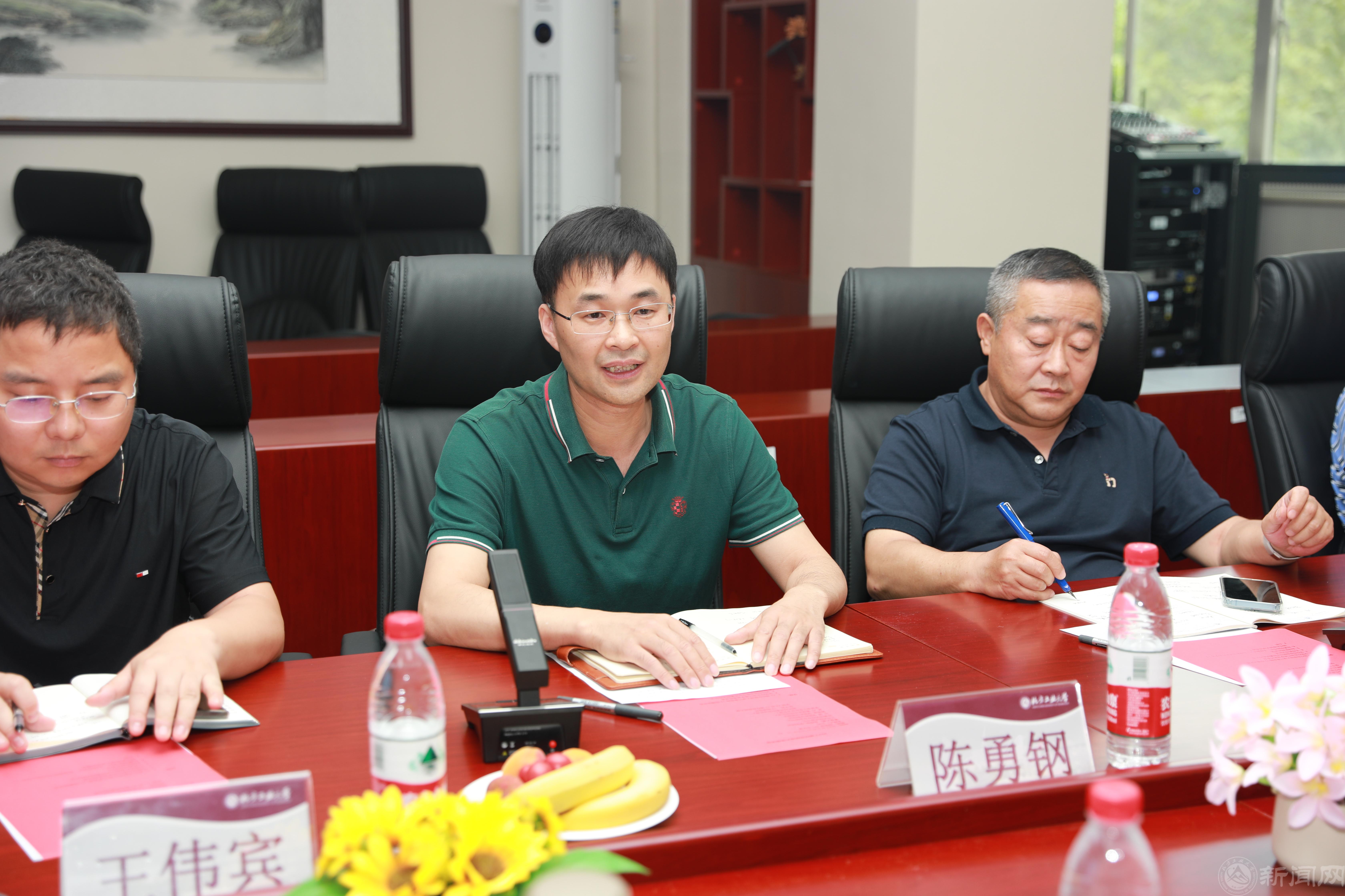学校校友会秘书长发言.JPG 学校校友会秘书长发言.JPG