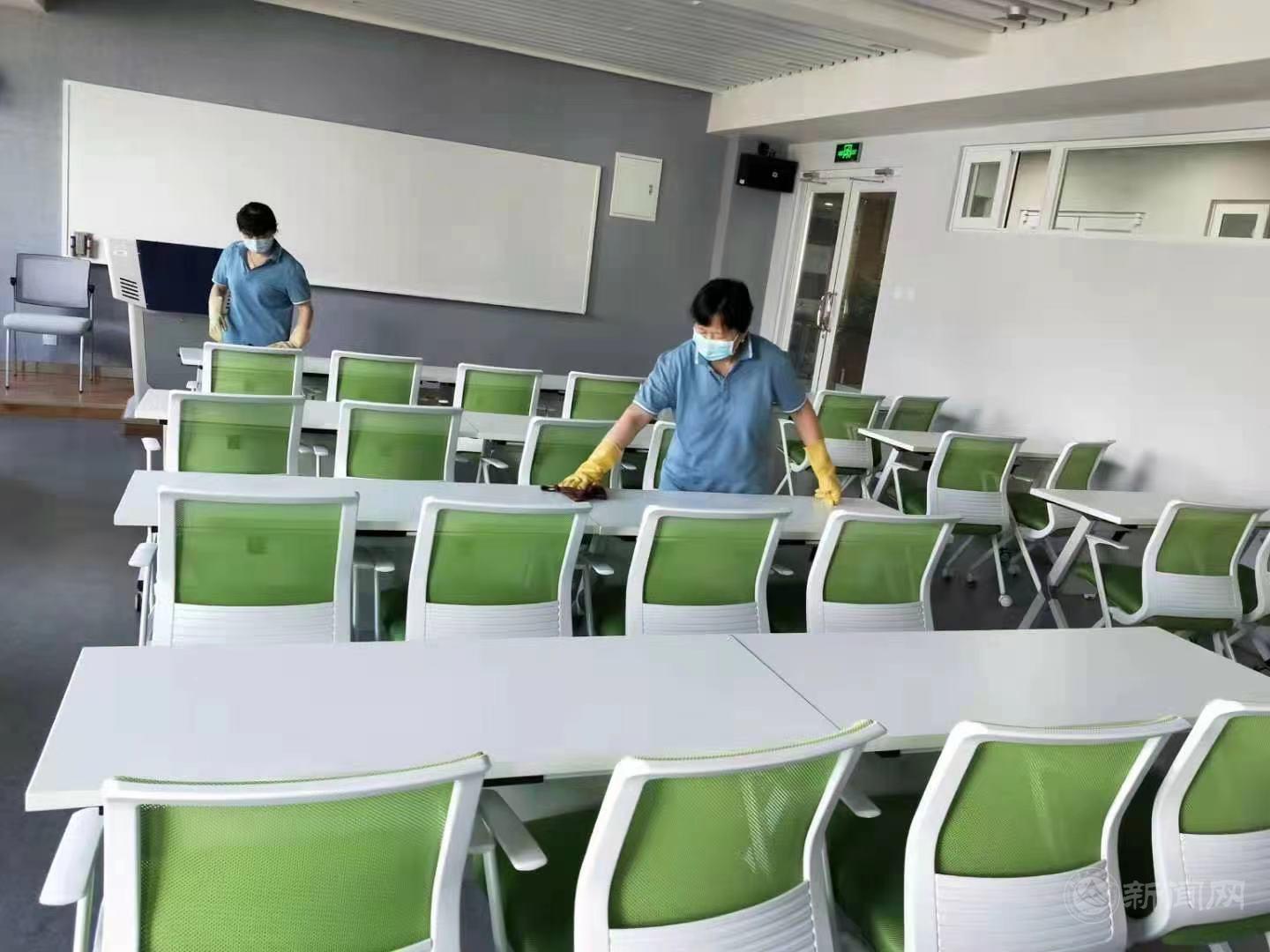 公共教室全面保洁消杀.jpg