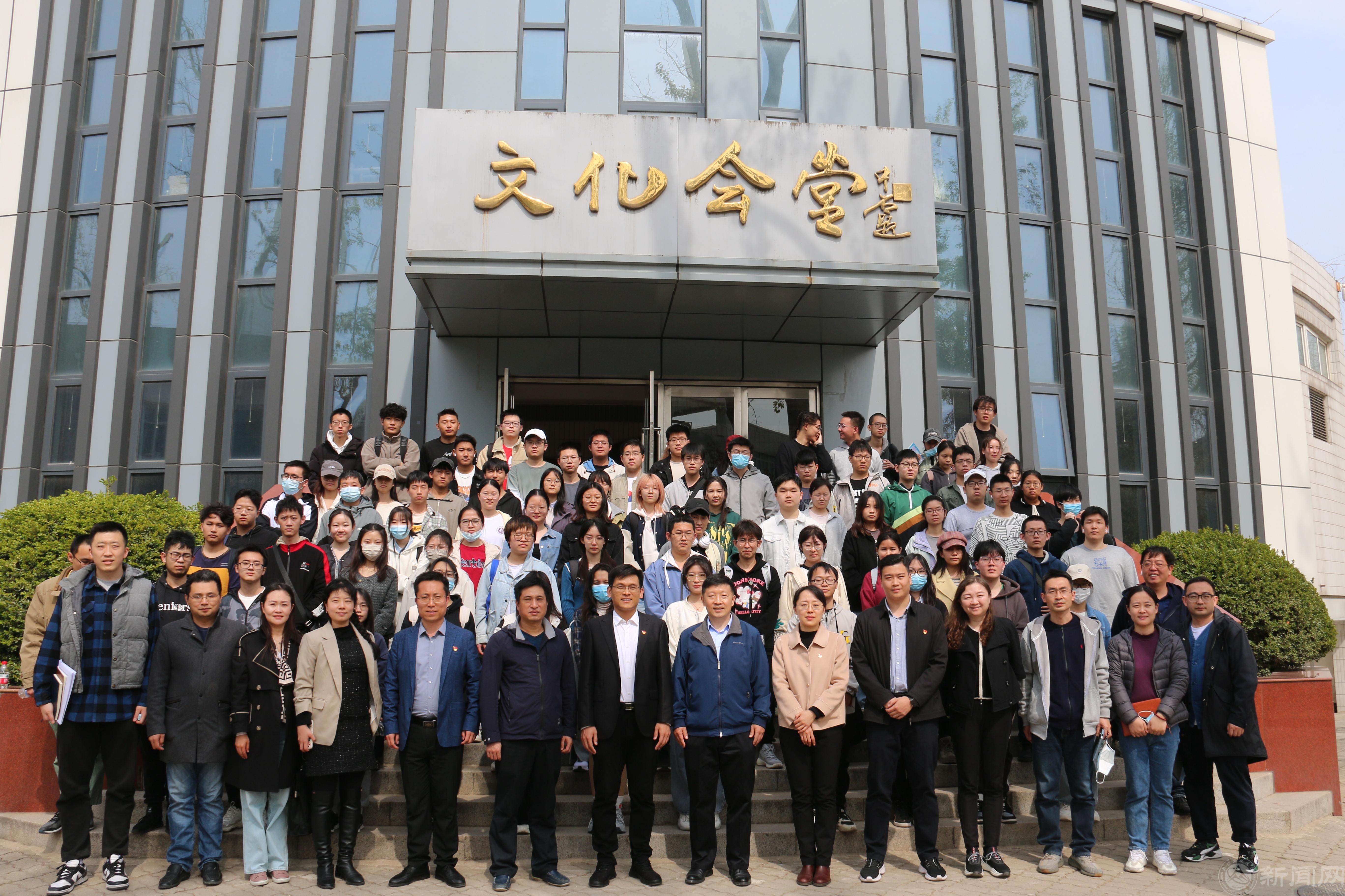 宣讲会合影.JPG 宣讲会合影.JPG