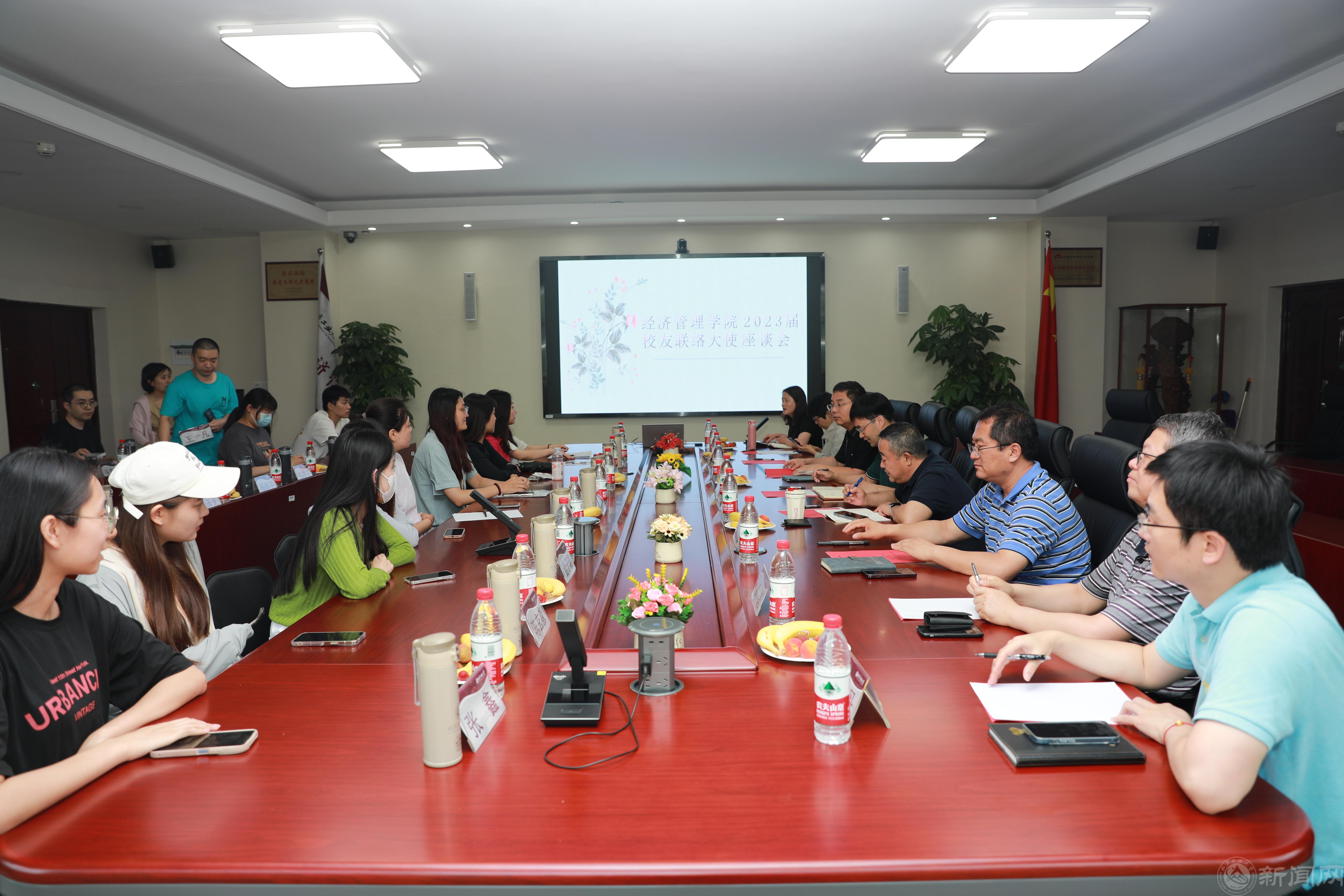 座谈会现场1.JPG
