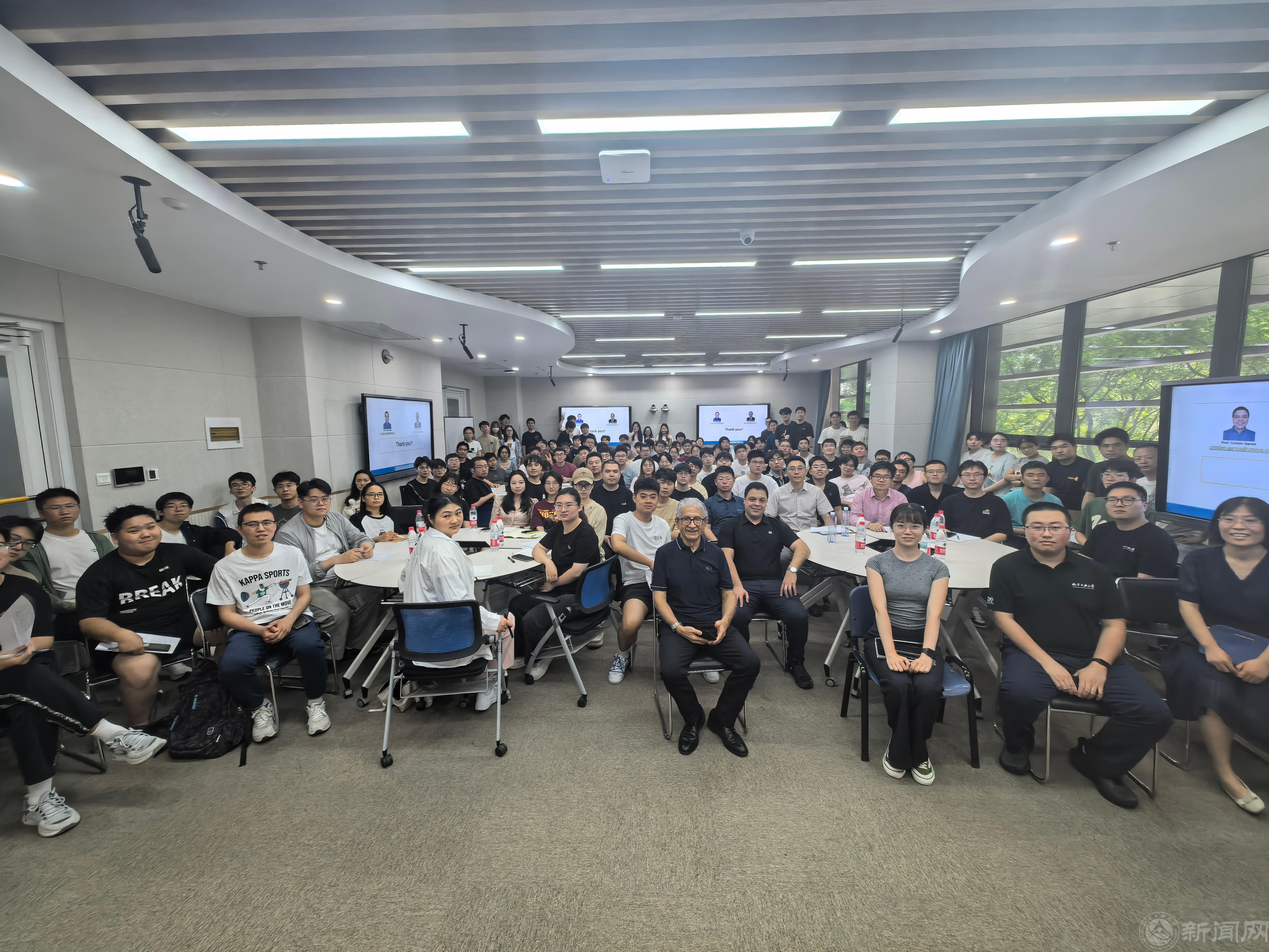 图4-学术汇报合照留念.jpg 图4-学术汇报合照留念.jpg